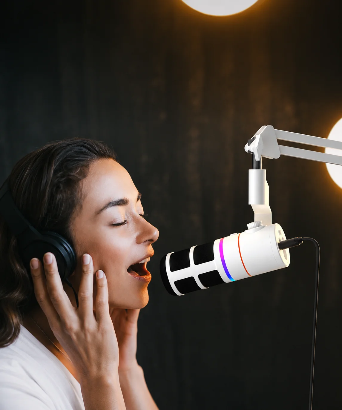 錄 Podcast 一定要到專業錄音室嗎？其實一支好麥克風就能開始   在家裡用手機就能錄出專業等級